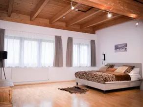 Maravillosa habitación en casa de familia con piscina climatizada | Se admiten mascotas - Image 4