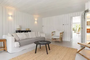 Chic Coastal Retreat - 5-min Stroll to Beach - Image 2