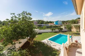 Villa mit Terrasse, Garten und privatem Pool - Image 3