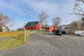 Oneida Lake, Lake House 1 acre lot, lots of parking - Image 2