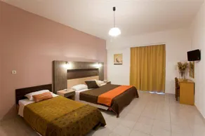 Holiday apartment with pool - Image 2