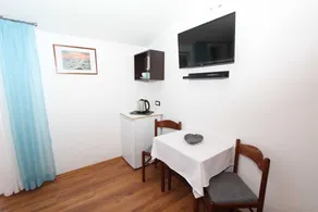 MATOSEVIC Comfort Double Room with Balcony 2 - Image 5