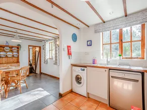 Child-friendly cottage with garden & barbecue | Dogs allowed - Image 5