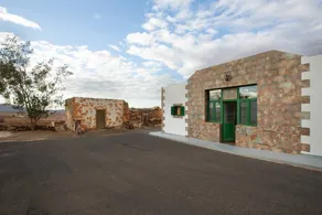 House with garden | Mountain view - Image 2