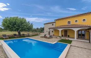 Familienorientierte Villa mit Grill und Pool - Image 2