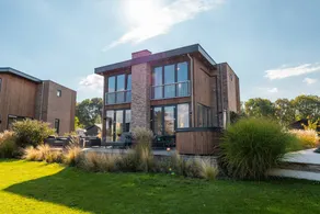 Luxusvilla mit 5 Schlafzimmern, 3 Badezimmern, Klimaanlage, Whirlpool und privater Sauna am Wasser. - Image 2