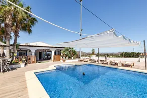 Villa avec terrasse, piscine privée et barbecue | Vue montagne | Parfaite pour le travail à distance - Image 3