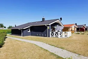 Holiday home with sauna, terrace & jacuzzi - Image 3
