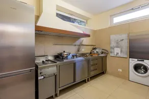 Villa with garden, private pool & barbecue - Image 5