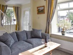 Cottage with garden & BBQ - Image 4