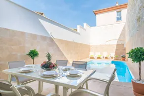 Villa with terrace, BBQ & private pool - Image 4
