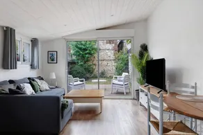 Cottage with Shared Terrace, Private Garden & Wi-Fi in St Etienne du Rouvray - Image 3