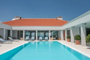 Großzügige Villa mit Sauna, Grill und Garten | Poolblick - Image 2