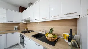 Fully equipped house with pool, garden & barbecue - Image 5
