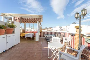 Cozy Apartment with Sunny Patio, Barbecue, Wi-Fi & Air Conditioning - Image 3