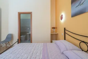 Chambre chez l'habitant avec terrasse et internet haut débit | Vue ville - Image 3