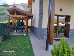 Casa con barbecue, giardino e terrazza | Vista sul giardino - Image 5