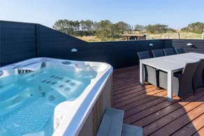 House with hot tub & BBQ - Image 2