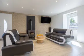 Cottage with BBQ, pool & terrace - Image 5
