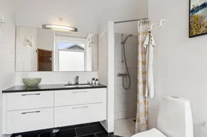 Holiday home with sauna, hot tub & barbecue | Sea view - Image 5