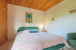 Holiday home with garden & terrace - Image 5