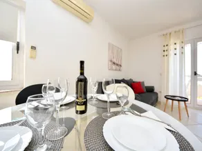 Holiday apartment with BBQ & garden | Sea view | Close to the beach - Image 3