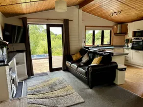 Family-friendly cottage with jacuzzi & garden - Image 5