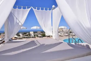Resort with pool | Sea view - Image 3