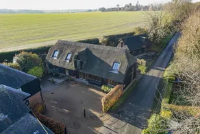 Cottage with garden - Image 3