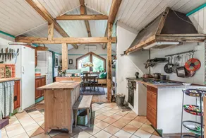 Holiday home with garden & terrace - Image 3