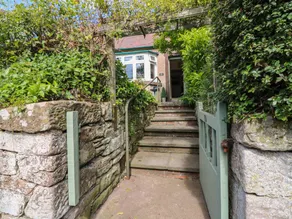 Cottage with garden - Image 2