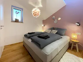 Holiday apartment with jacuzzi & garden - Image 2