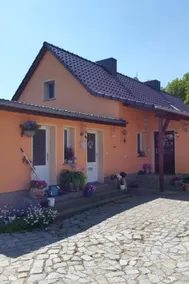 Holiday apartment with garden, barbeque & terrace - Image 2