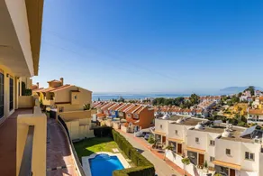 Flat with terrace - Image 3