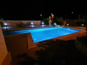 Appartement entièrement équipé avec piscine privée, terrasse et barbecue - Image 4