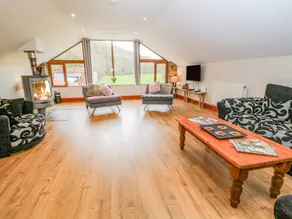 Cottage with hot tub & garden | Beach view - Image 3