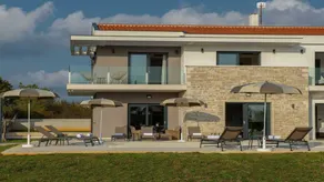 Villa with garden & terrace - Image 3