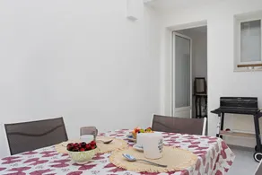 Holiday apartment with terrace & barbecue - Image 3