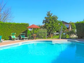Children-friendly holiday home with barbecue, pool & garden - Image 2