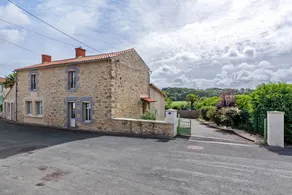 Cottage with jacuzzi, pool & garden | River view - Image 3