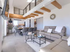 House with private pool & BBQ - Image 3