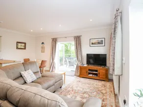 Cottage with garden - Image 4