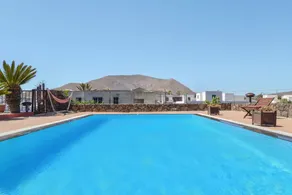 Holiday home with pool, terrace & barbeque - Image 4
