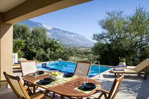 Ample villa with terrace, private pool & BBQ - Image 3