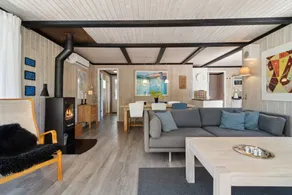 Holiday home with barbeque, terrace & garden - Image 3