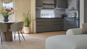 Holiday home with garden & terrace - Image 4