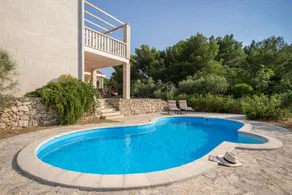 Doris Hvar - Image 3