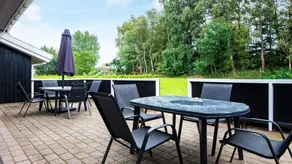 Holiday home with sauna, pool & hot tub - Image 3