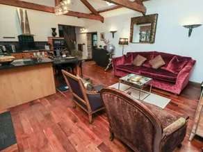 Cottage with garden - Image 3