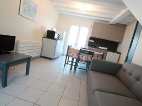 Cottage with barbecue & garden - Image 4